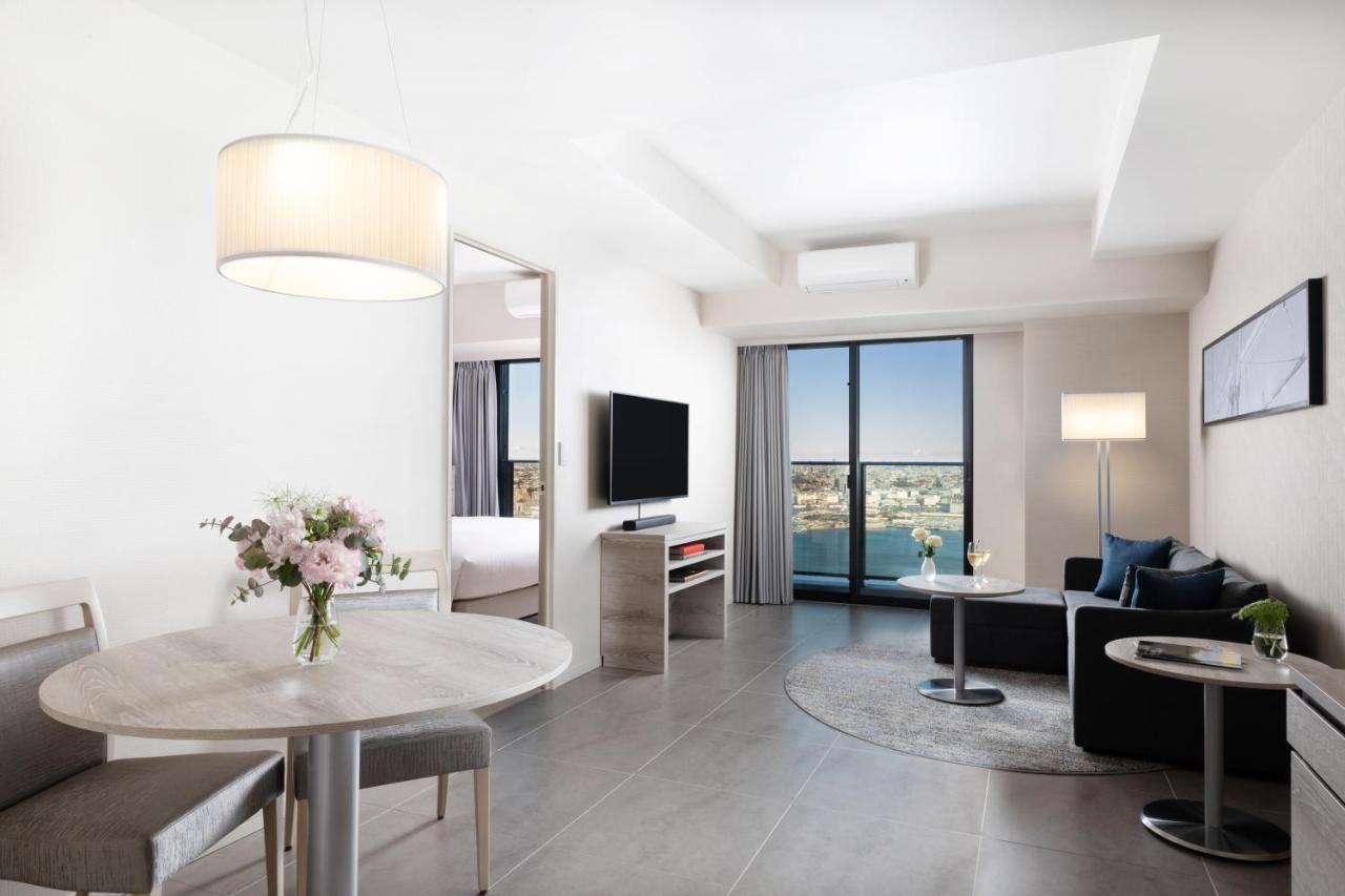 Oakwood Suites Yokohama Yokohama  Bagian luar foto A two-bedroom apartment at the hotel